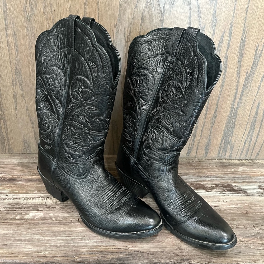 Black Ariat Heritage Round Toe Western Woman boots. Size 9
